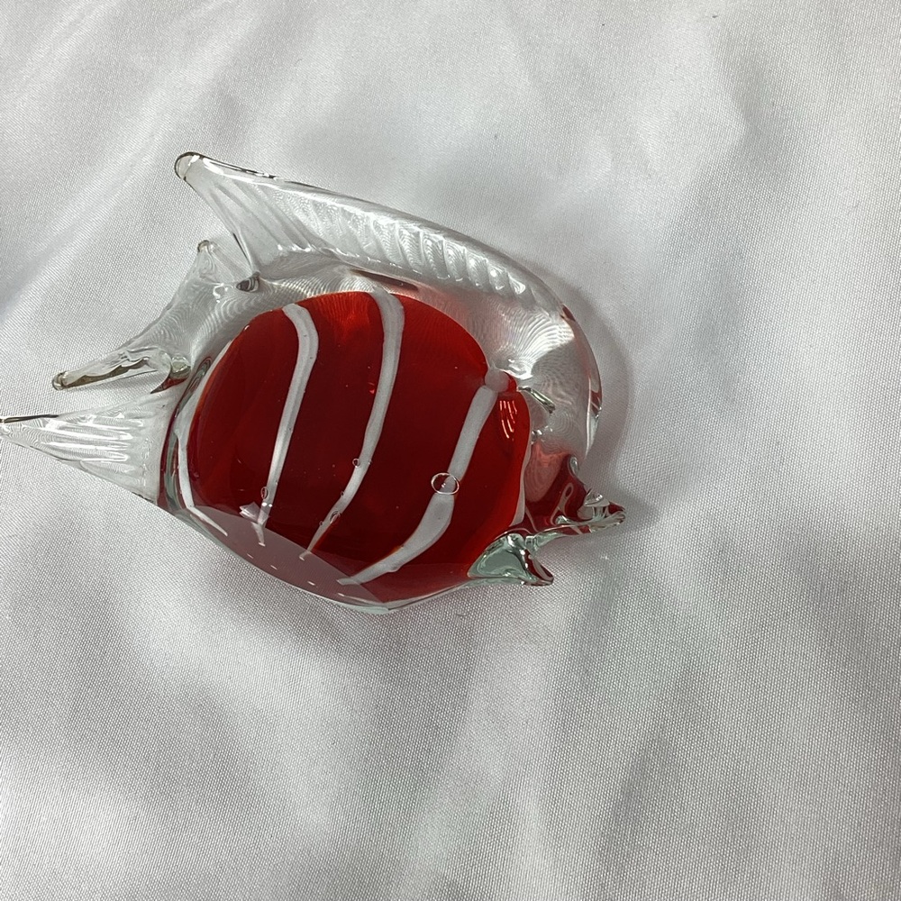 Glass Fish Figurines in Red and Blue Art Glass Fish Paperweights Decor - Picture 5 of 15